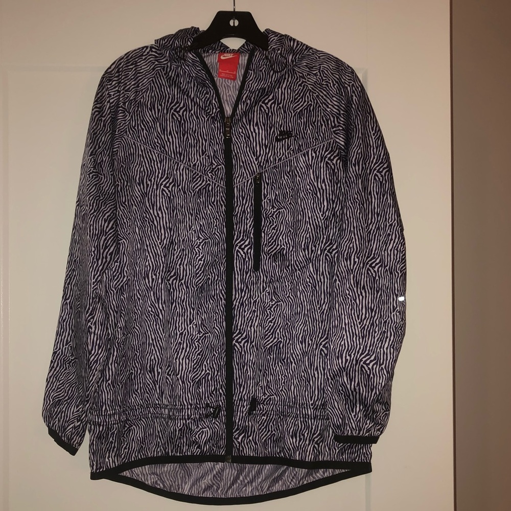 Nike Lightweight Running Windbreaker